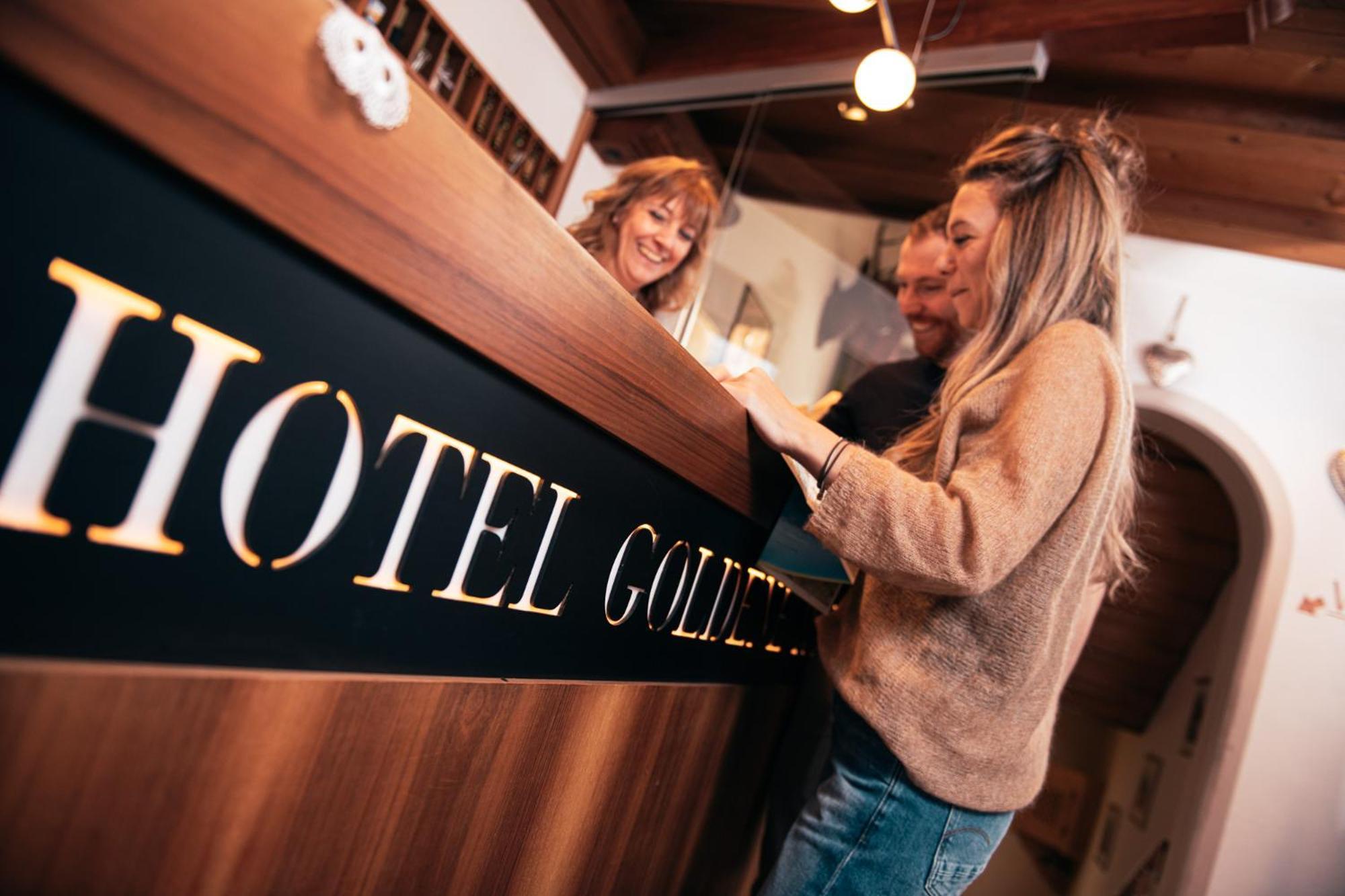 Hotel Goldene Rose Monguelfo-Tesido / Welsberg-Taisten Exterior photo