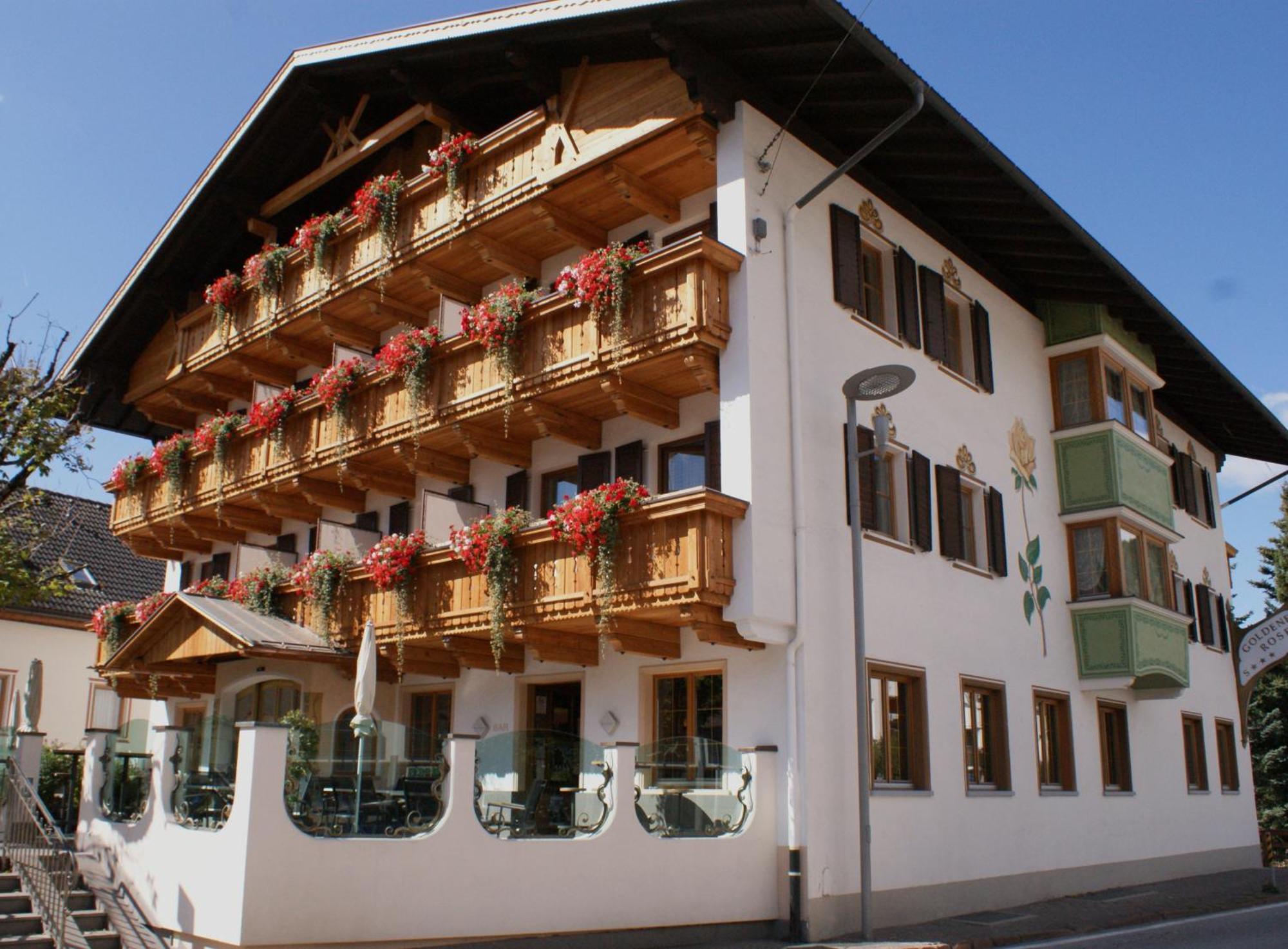 Hotel Goldene Rose Monguelfo-Tesido / Welsberg-Taisten Exterior photo