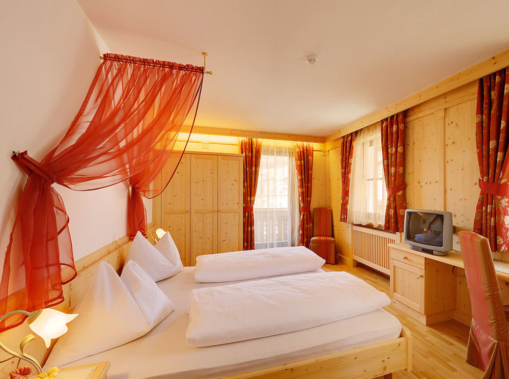 Hotel Goldene Rose Monguelfo-Tesido / Welsberg-Taisten Exterior photo